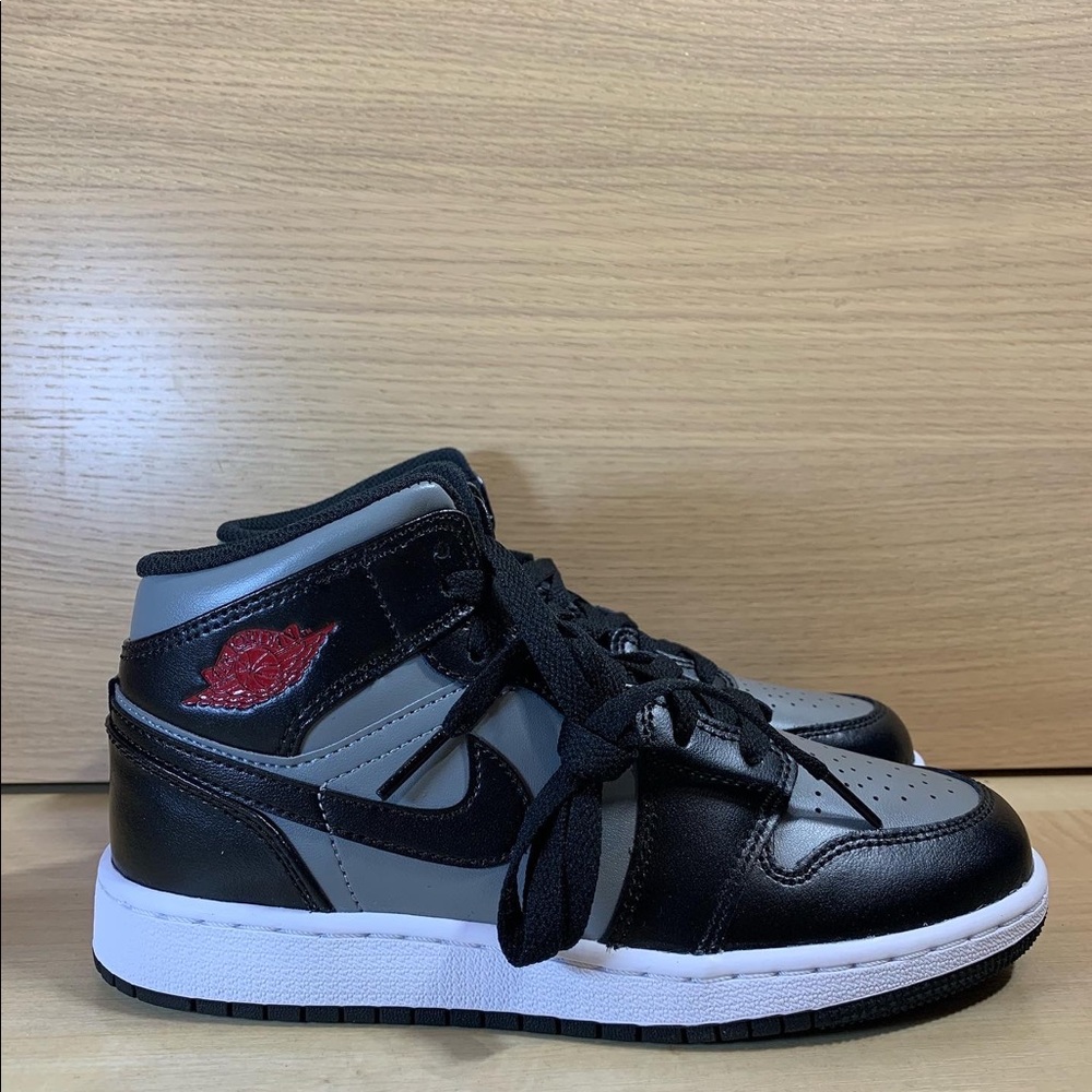 Jordan 1 Mid “Shadow Red”